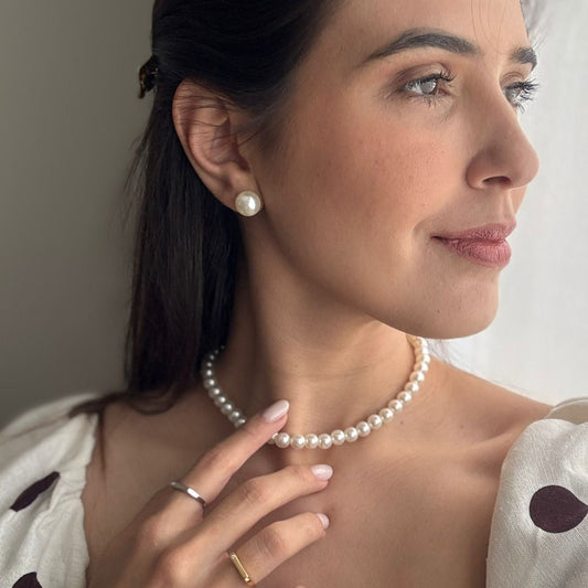 Brinco de pérola delicado Lumière banhado a ouro 18k da Luzzir