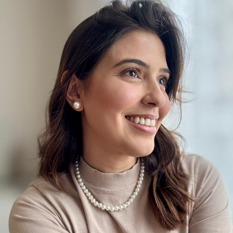 Brinco de pérola delicado Lumière banhado a ouro 18k da Luzzir